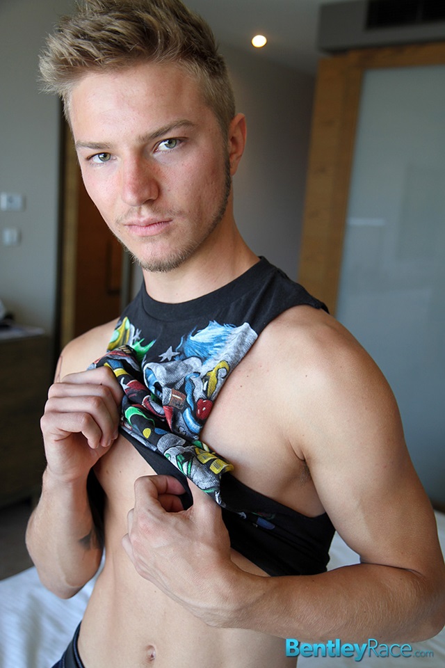 Sarpa-Van-Rider-bentleyrace-Sexy-Australian-stud-19-year-old-greases-bum-black-rubber-cock-009-male-tube-red-tube-gallery-photo